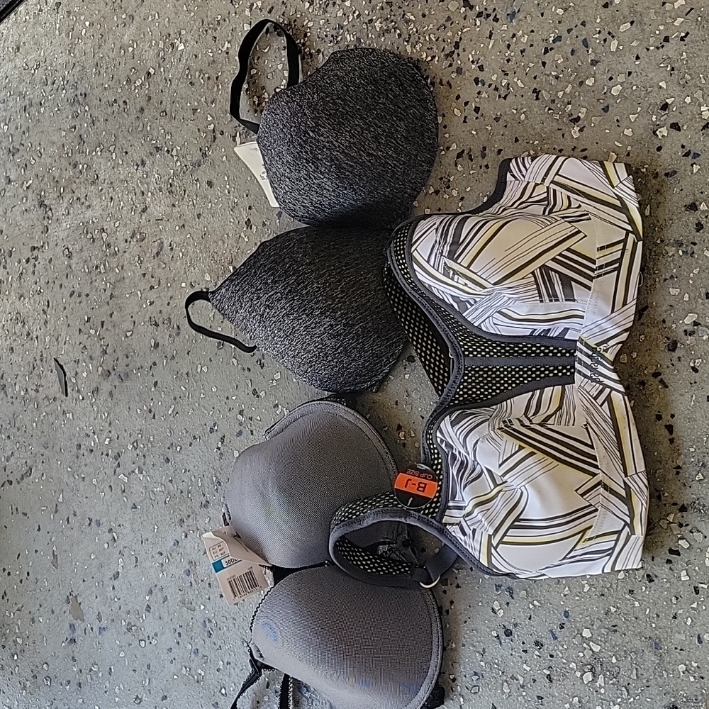 NWT bras 30 DDD